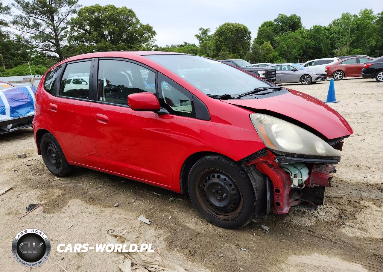 2013 Honda Fit VIN:JHMGE8H32DC013719 - 4