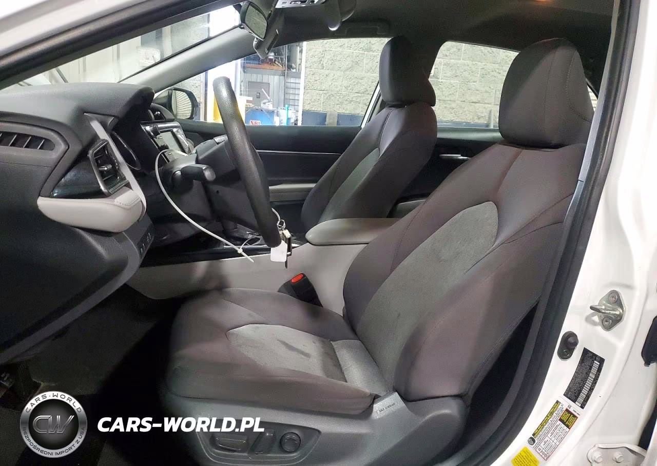 2020 Toyota Camry Le VIN:4T1C11AK1LU343828 - 7
