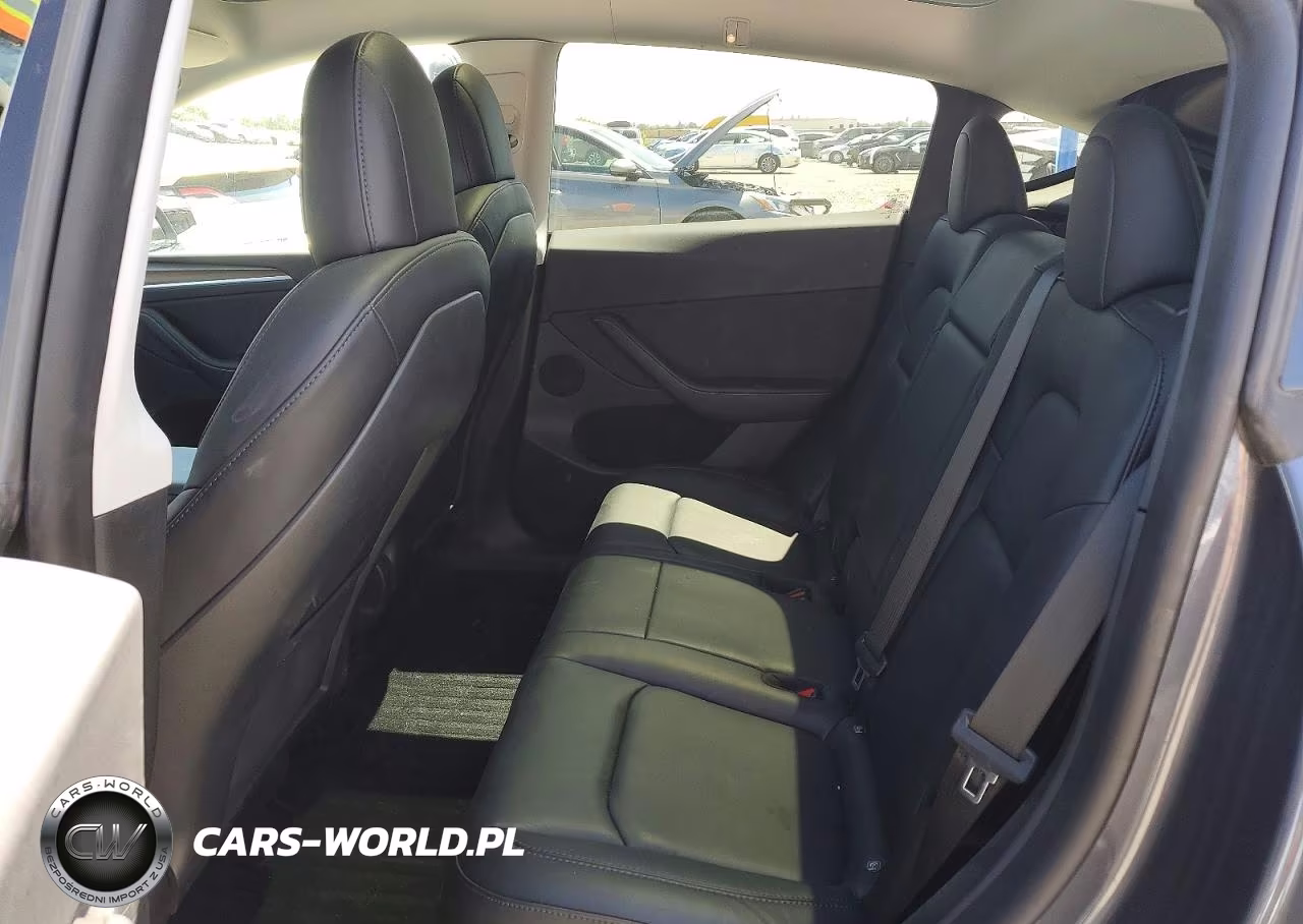 2022 Tesla Model Y VIN:7SAYGDEEXNF561764 - 10