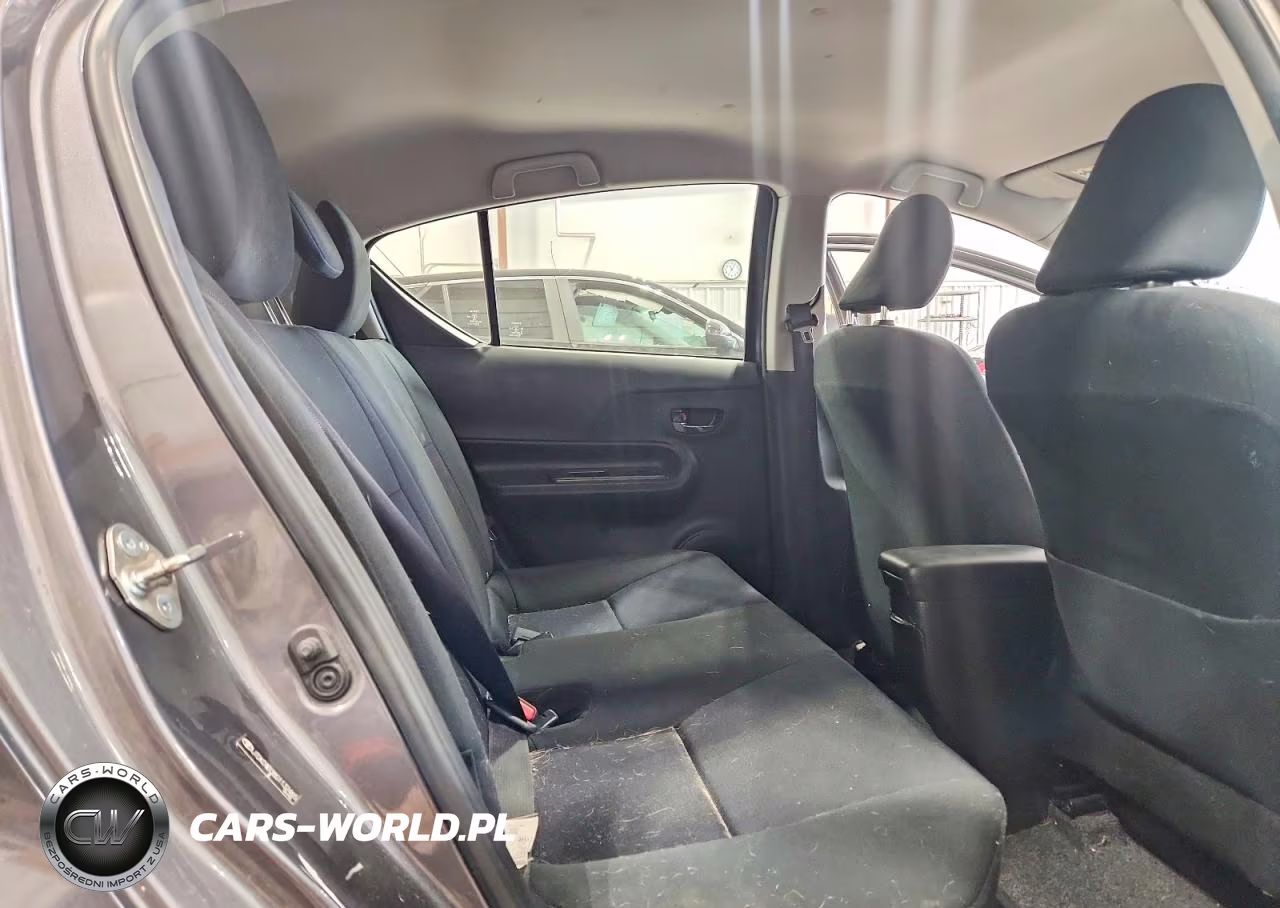 2016 Toyota Prius C Two VIN:JTDKDTB38G1132465 - 10