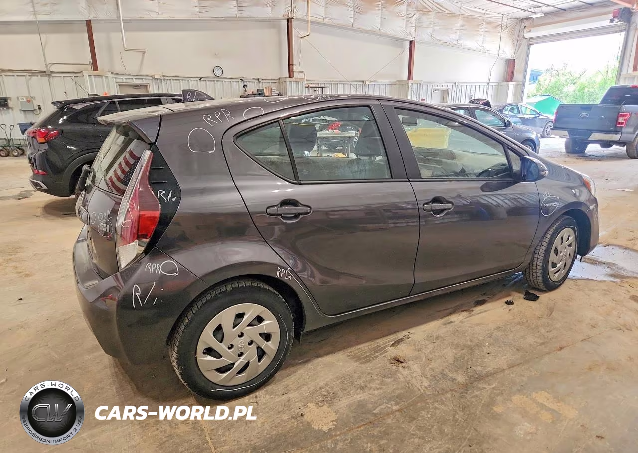 2016 Toyota Prius C Two VIN:JTDKDTB38G1132465 - 3