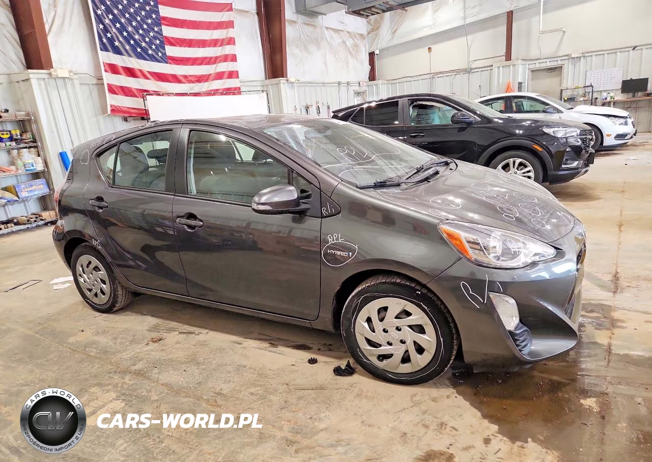 2016 Toyota Prius C Two VIN:JTDKDTB38G1132465 - 4