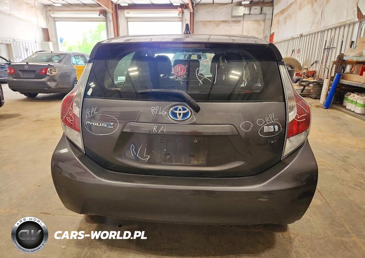 2016 Toyota Prius C Two VIN:JTDKDTB38G1132465 - 6