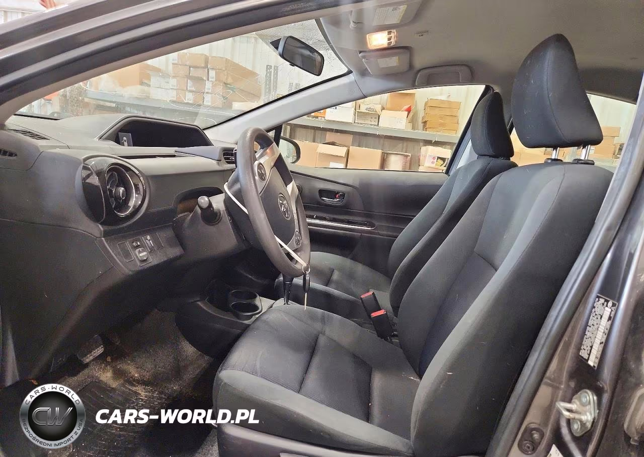 2016 Toyota Prius C Two VIN:JTDKDTB38G1132465 - 7