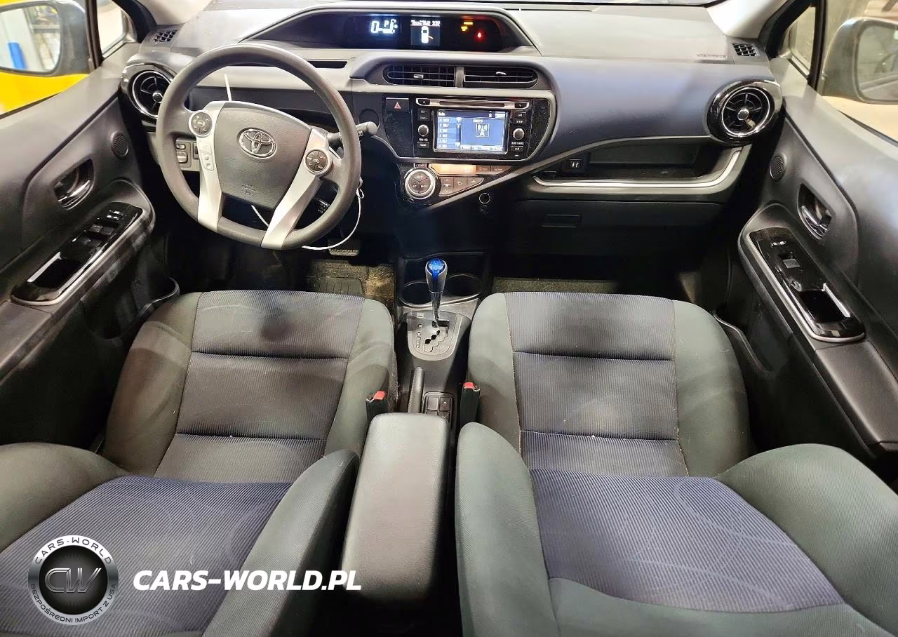 2016 Toyota Prius C Two VIN:JTDKDTB38G1132465 - 8