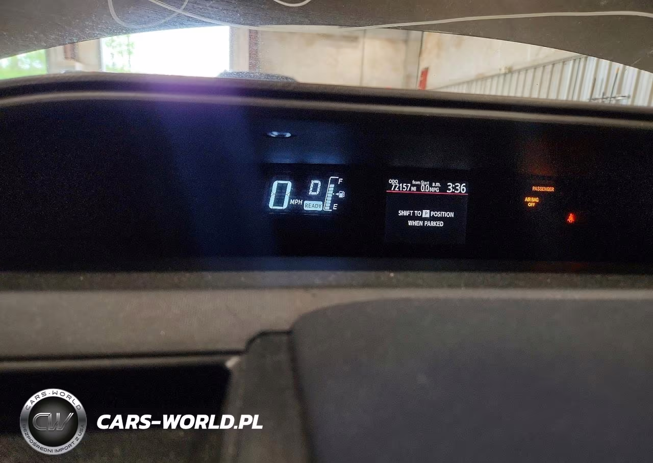 2016 Toyota Prius C Two VIN:JTDKDTB38G1132465 - 9