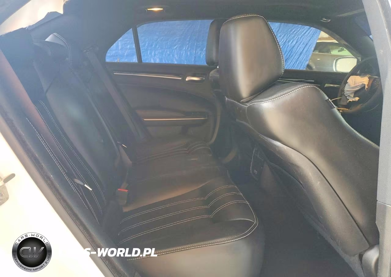 2023 Chrysler 300 S VIN:2C3CCABG6PH637148 - 10