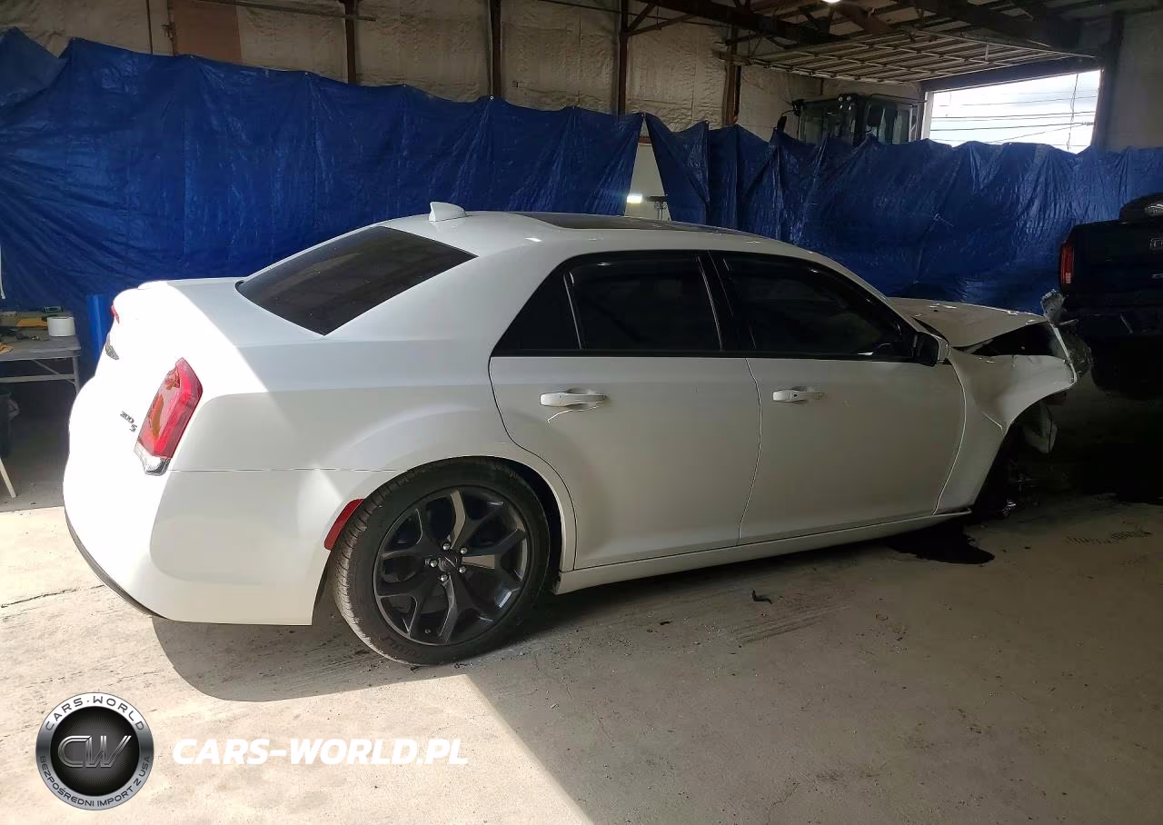 2023 Chrysler 300 S VIN:2C3CCABG6PH637148 - 3