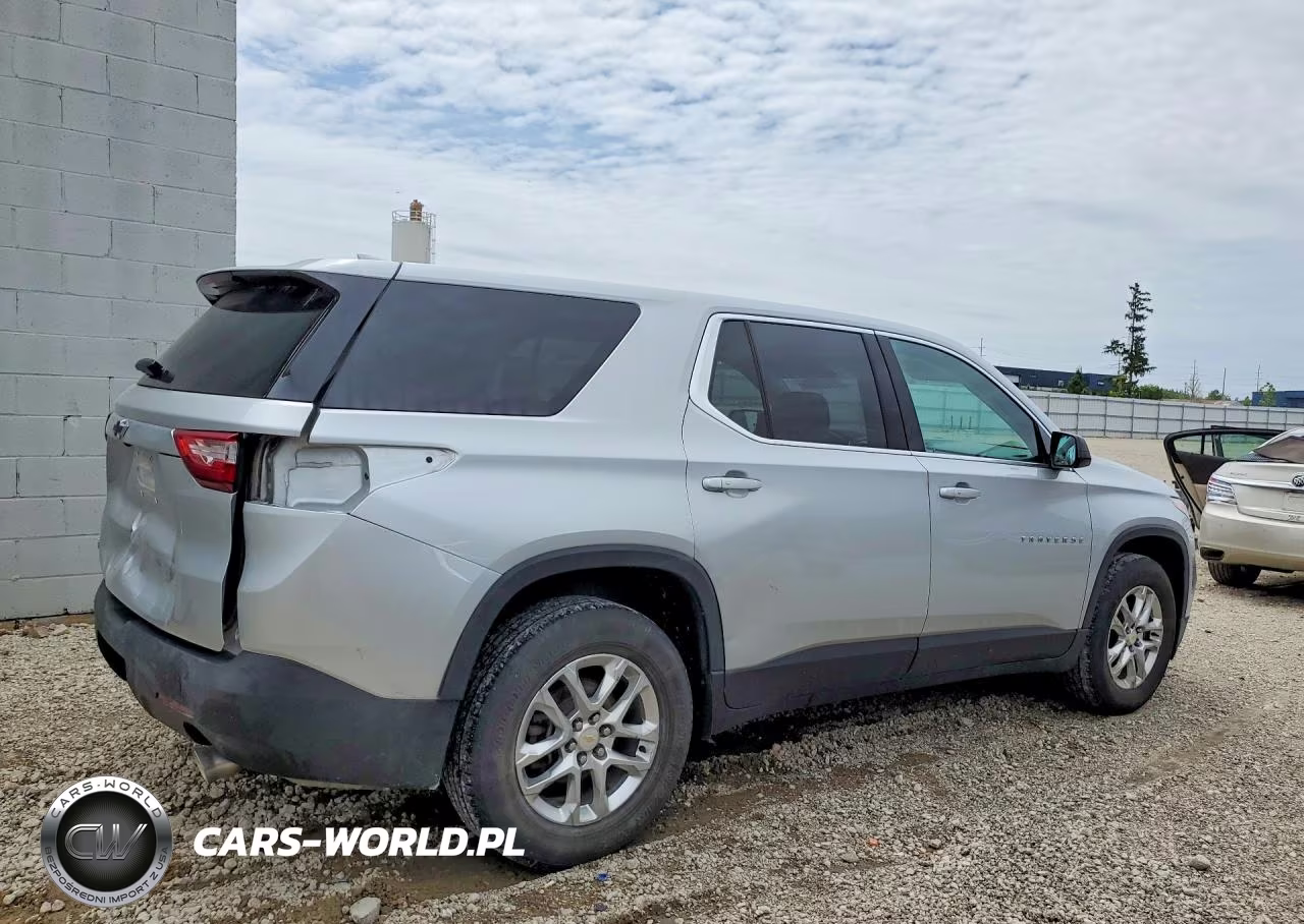 2018 Chevrolet Traverse Ls VIN:1GNERFKW2JJ282810 - 3