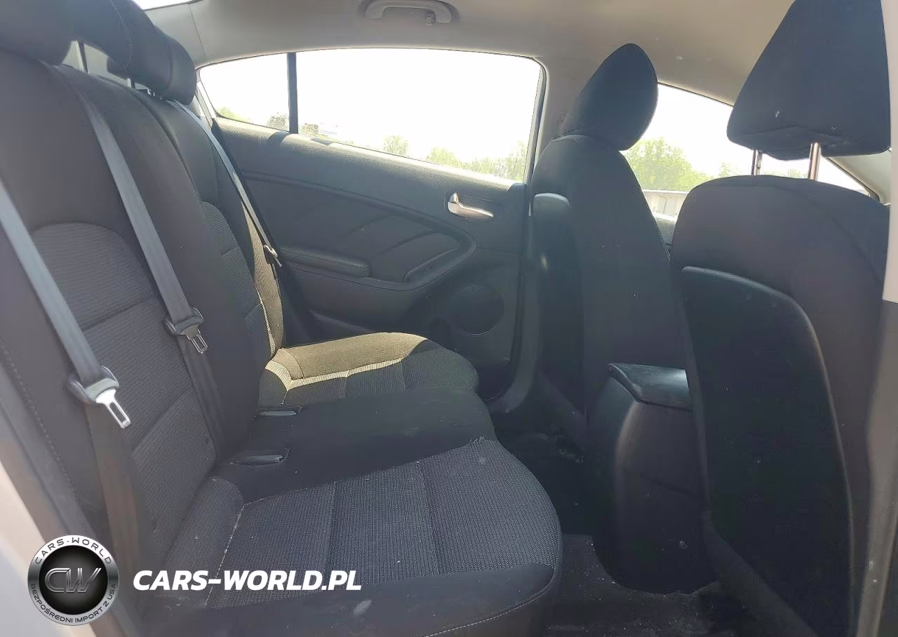 2018 Kia Forte Lx VIN:3KPFK4A73JE275331 - 10