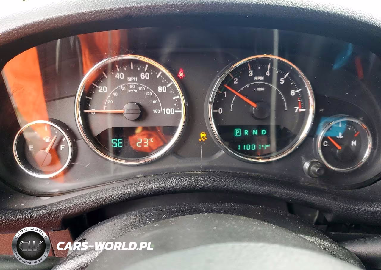 2018 Jeep Wrangler Unlimited Sahara VIN:1C4BJWEG3JL918839 - 9