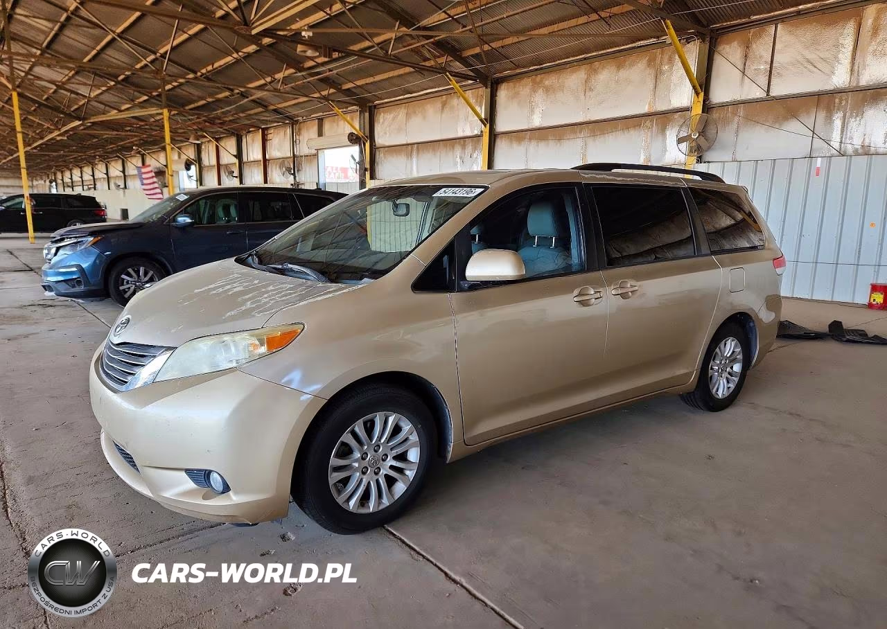 2013 Toyota Sienna Xle 8-Passenger