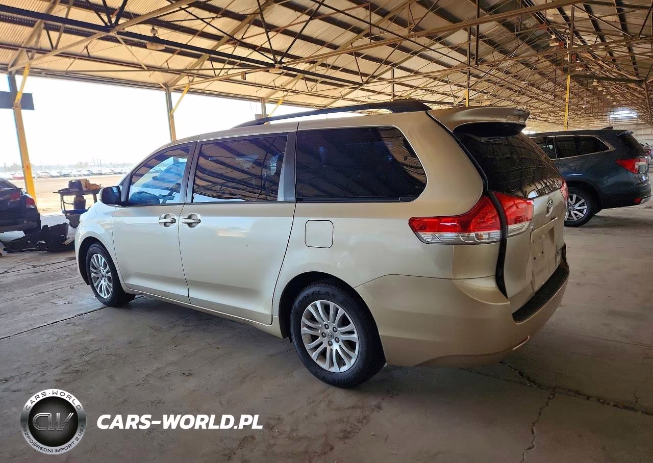 2013 Toyota Sienna Xle 8-Passenger VIN:5TDYK3DC2DS384949 - 2