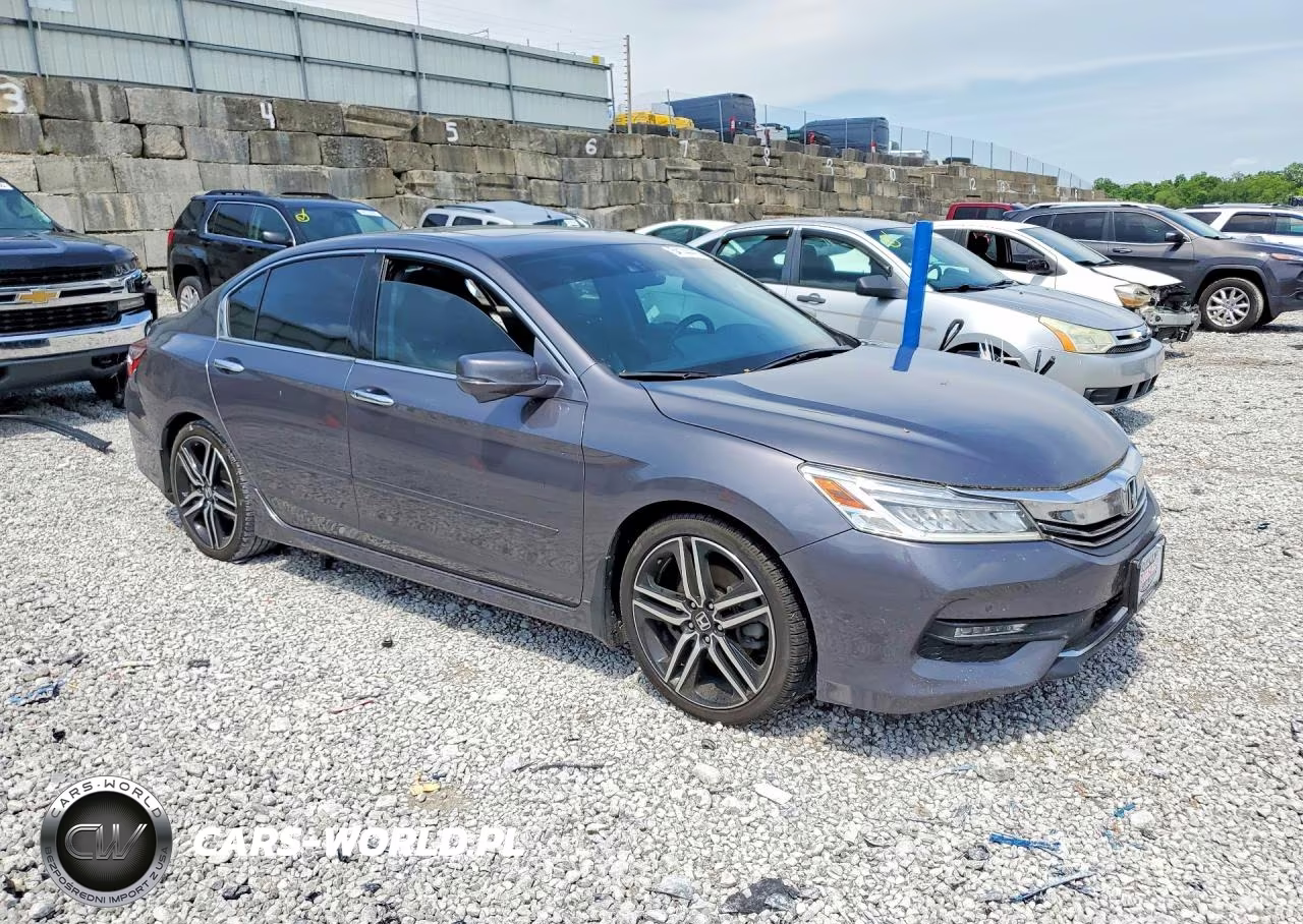 2017 Honda Accord Touring VIN:1HGCR3F96HA045316 - 4
