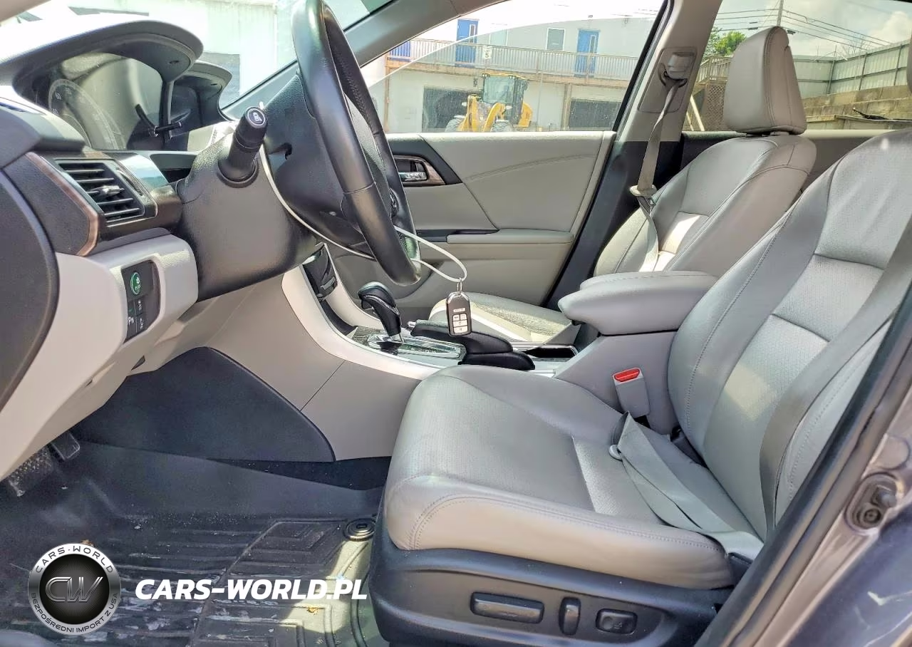2017 Honda Accord Touring VIN:1HGCR3F96HA045316 - 7