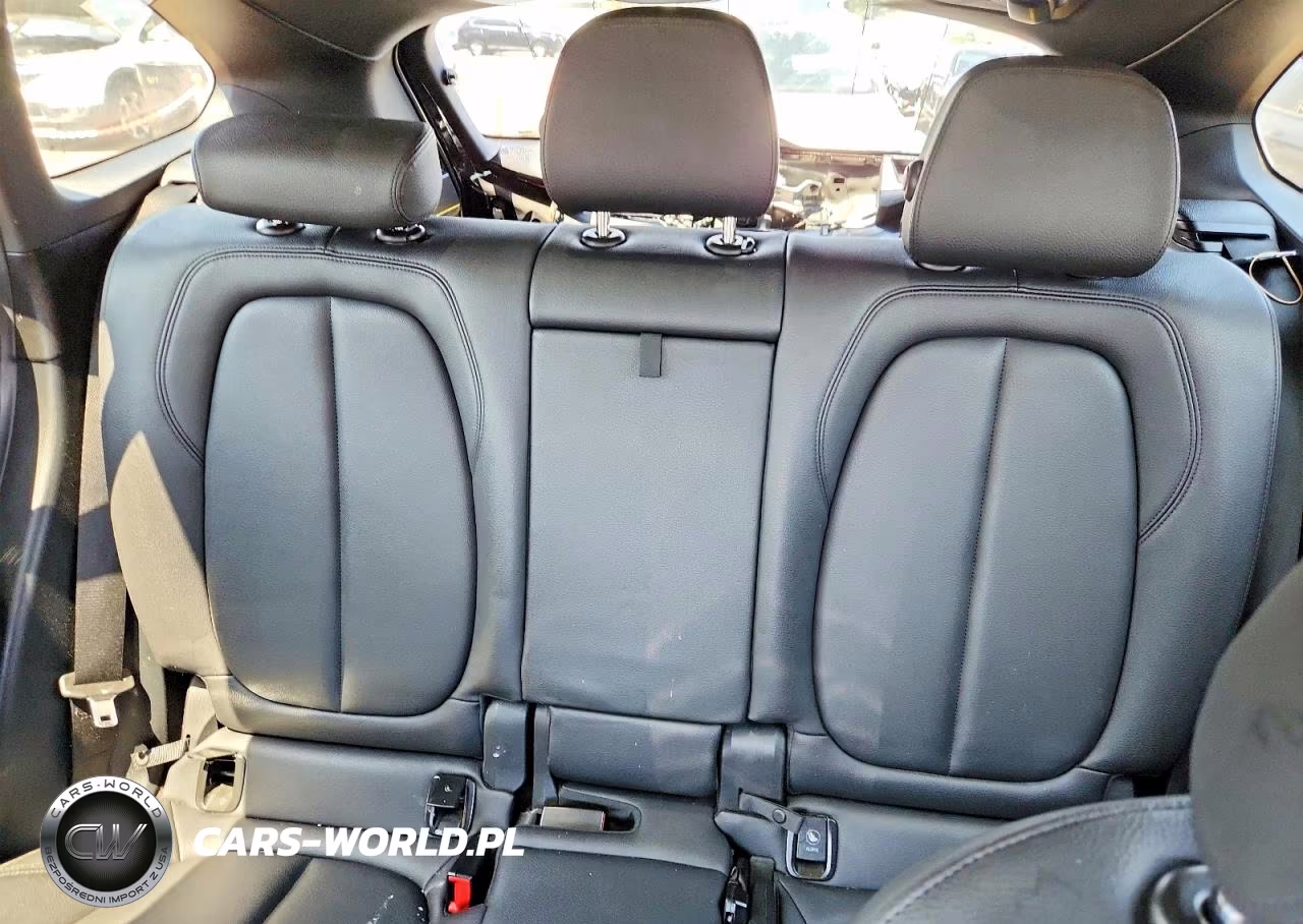 2018 BMW X1 xDrive28I VIN:WBXHT3C34J5L27008 - 10