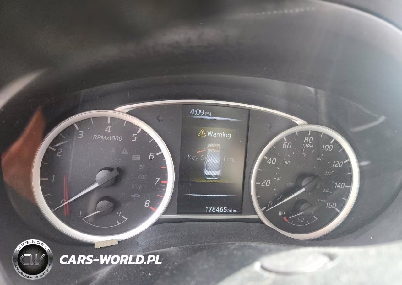 2018 Nissan Sentra Sr VIN:3N1AB7APXJY261469 - 9