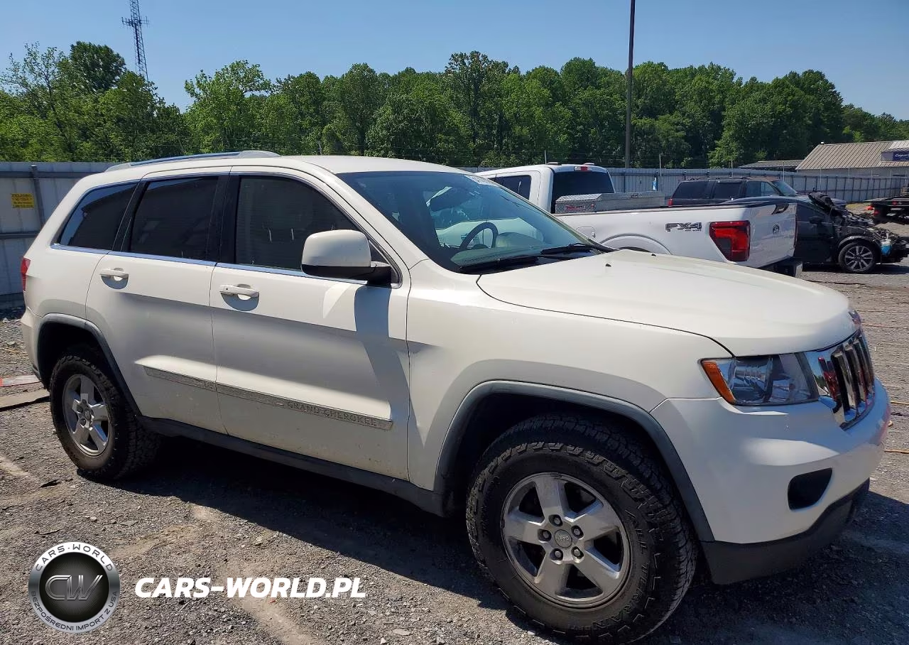 2011 Jeep Grand Cherokee Laredo VIN:1J4RR4GG5BC577187 - 4