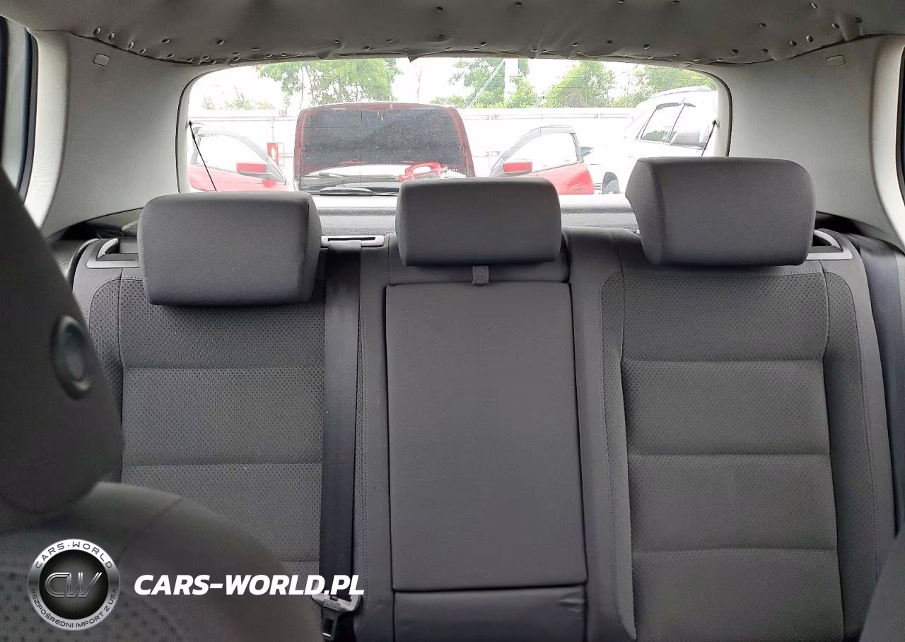 2008 Volkswagen Rabbit VIN:WVWDB71K38W334536 - 10