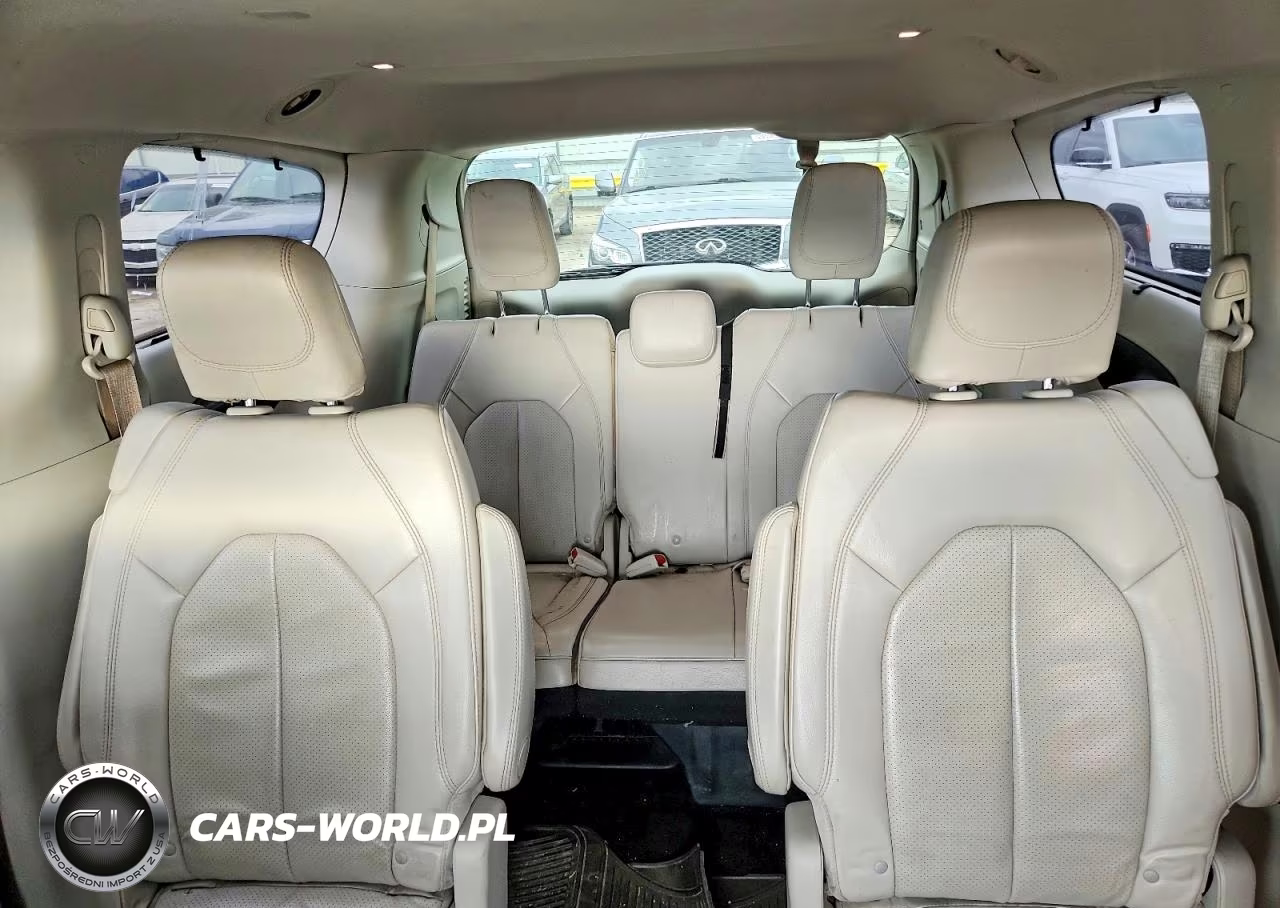 2018 Chrysler Pacifica Touring L Plus VIN:2C4RC1EG0JR321702 - 10