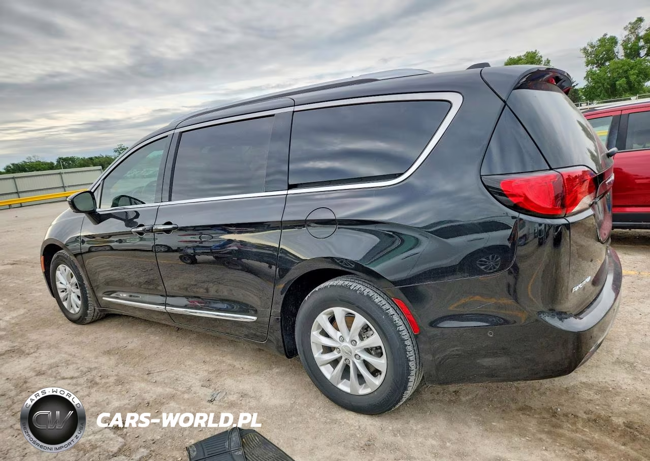 2018 Chrysler Pacifica Touring L Plus VIN:2C4RC1EG0JR321702 - 2