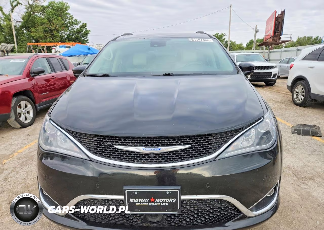 2018 Chrysler Pacifica Touring L Plus VIN:2C4RC1EG0JR321702 - 5