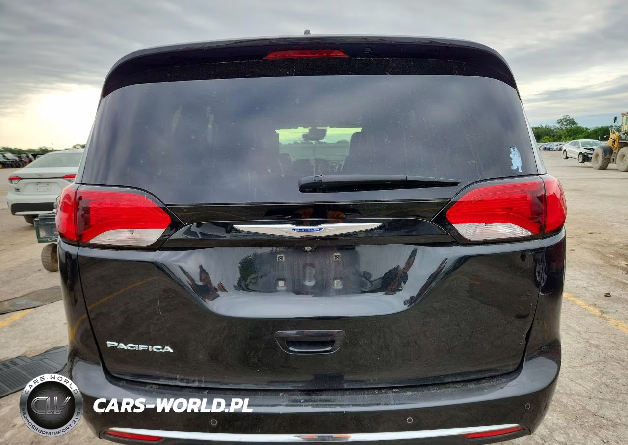 2018 Chrysler Pacifica Touring L Plus VIN:2C4RC1EG0JR321702 - 6