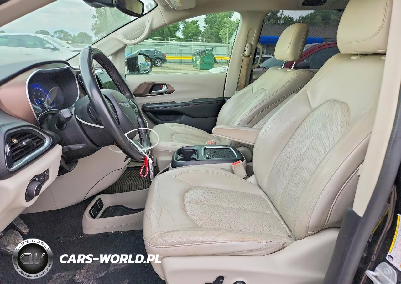 2018 Chrysler Pacifica Touring L Plus VIN:2C4RC1EG0JR321702 - 7