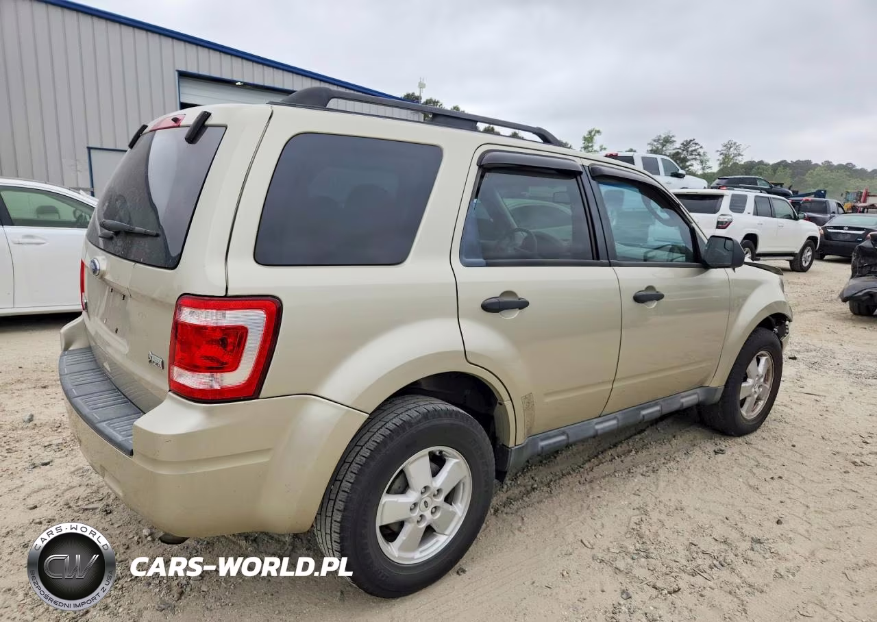2011 Ford Escape Xlt VIN:1FMCU0DG2BKC16492 - 3