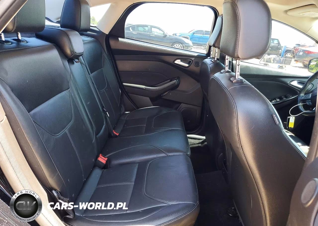 2017 Ford Focus Titanium VIN:1FADP3J23HL287400 - 10