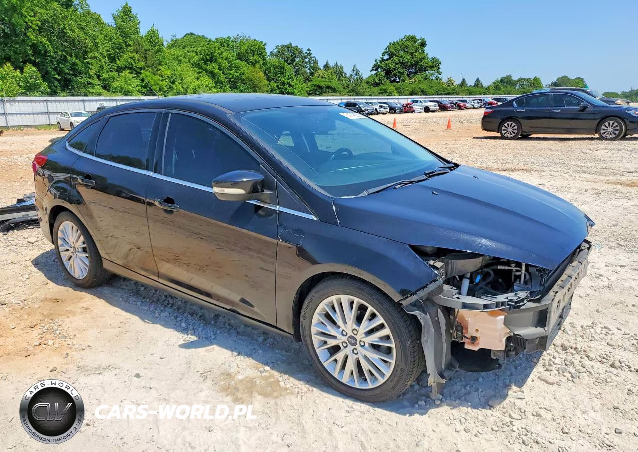 2017 Ford Focus Titanium VIN:1FADP3J23HL287400 - 4