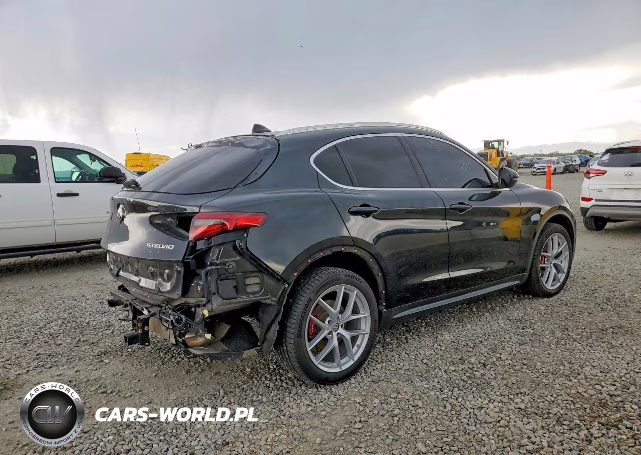 2018 Alfa Romeo Stelvio Ti Luxury VIN:ZASFAKRN6J7C28781 - 3