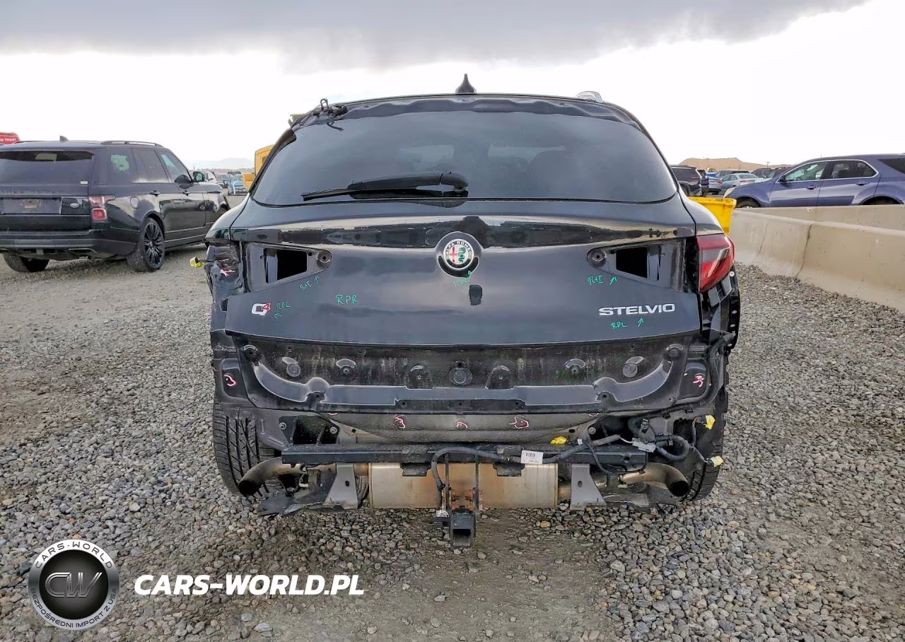 2018 Alfa Romeo Stelvio Ti Luxury VIN:ZASFAKRN6J7C28781 - 6