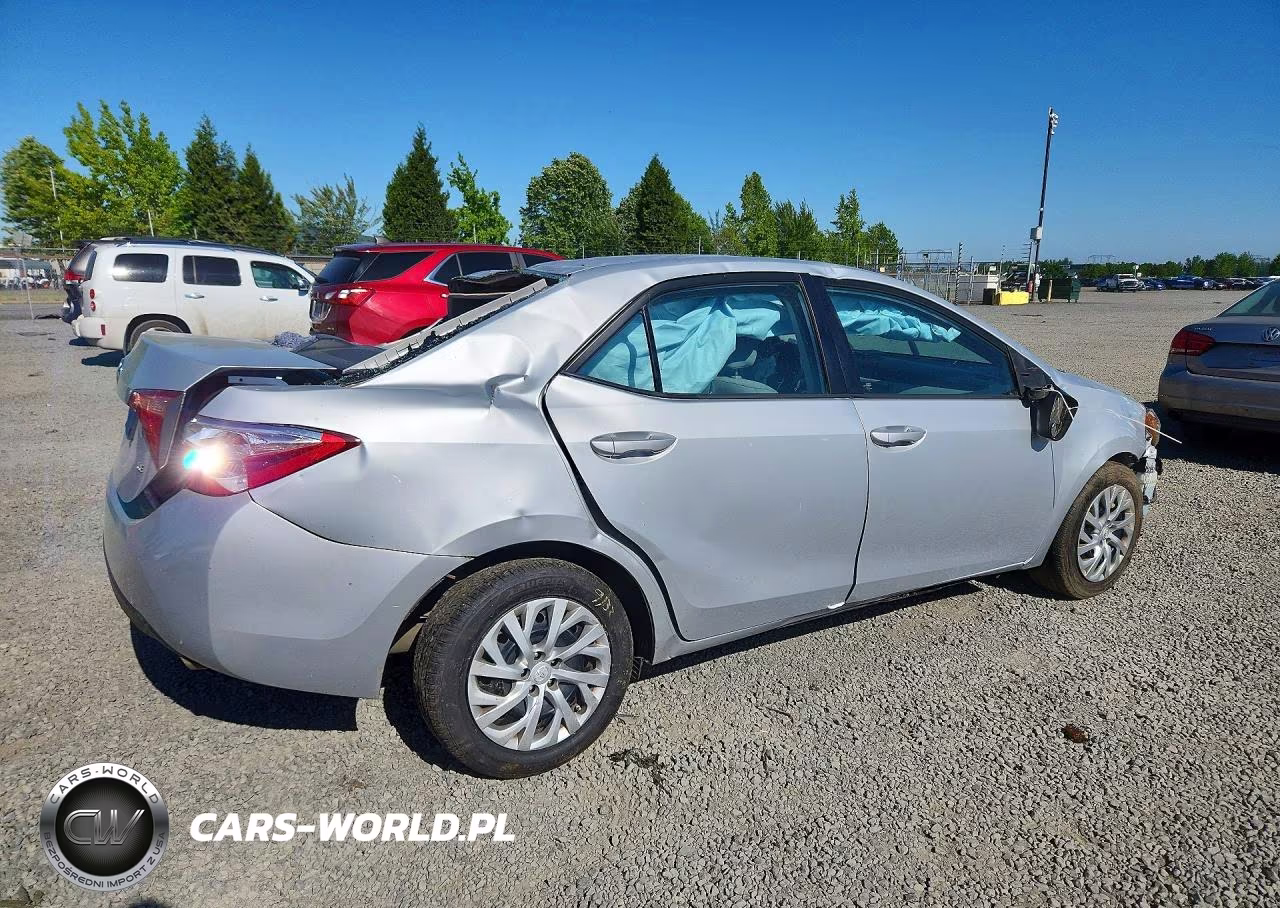 2017 Toyota Corolla Le VIN:2T1BURHE0HC936042 - 3
