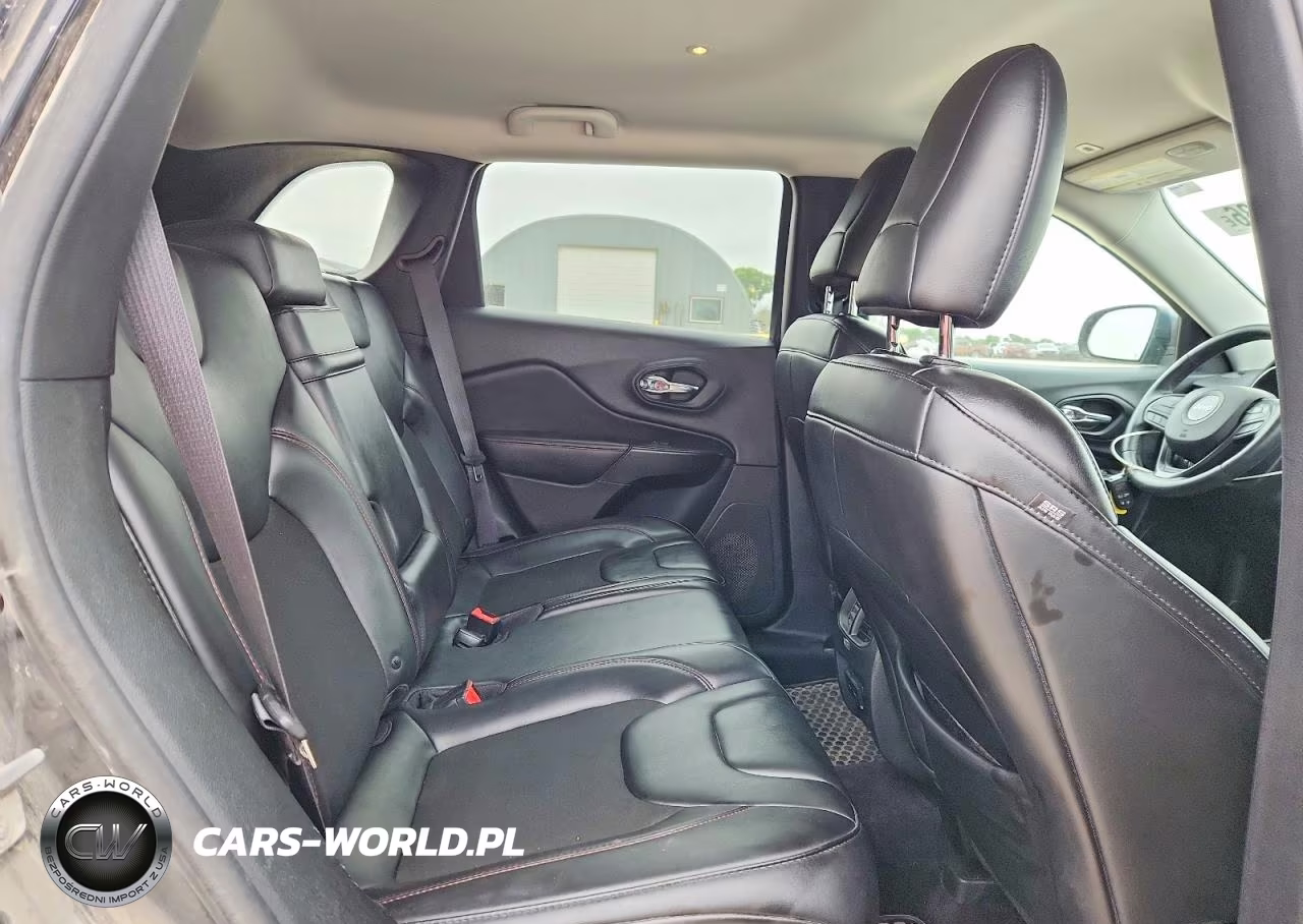 2019 Jeep Cherokee Trailhawk VIN:1C4PJMBX0KD225026 - 10