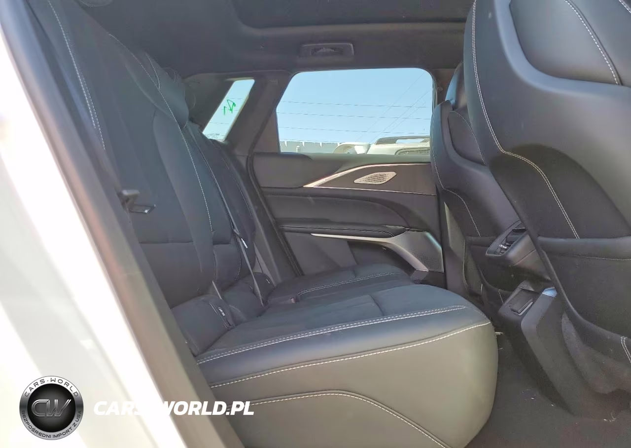 2024 Cadillac Lyriq Luxury VIN:1GYKPSRK8RZ120930 - 11