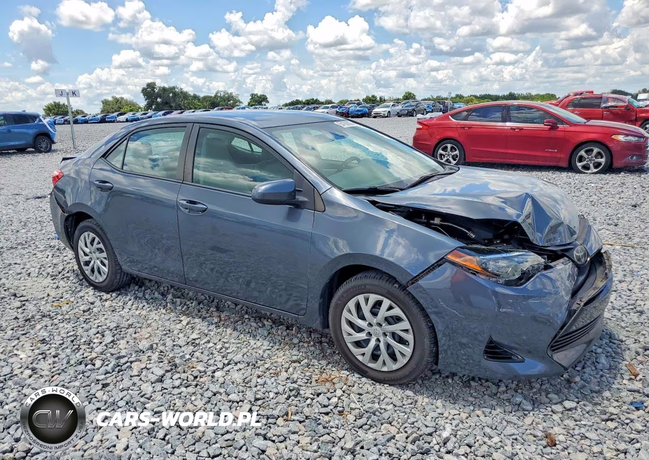 2019 Toyota Corolla Le VIN:5YFBURHE2KP858127 - 4