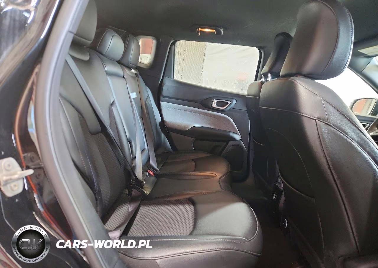 2024 Jeep Compass Latitude VIN:3C4NJDBN6RT117410 - 11
