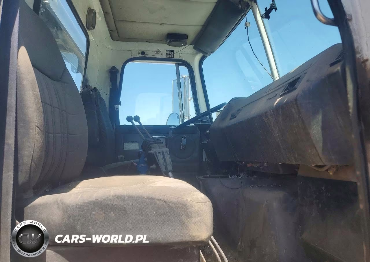 1999 Volvo Wg Roll-Off Container Truck VIN:4VBJAAHE9XN866197 - 5