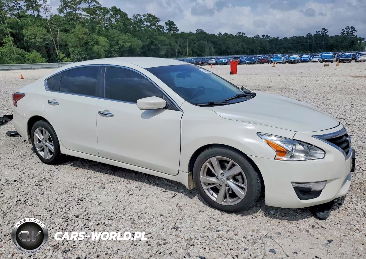 2014 Nissan Altima 2.5 S VIN:1N4AL3AP4EN383403 - 4