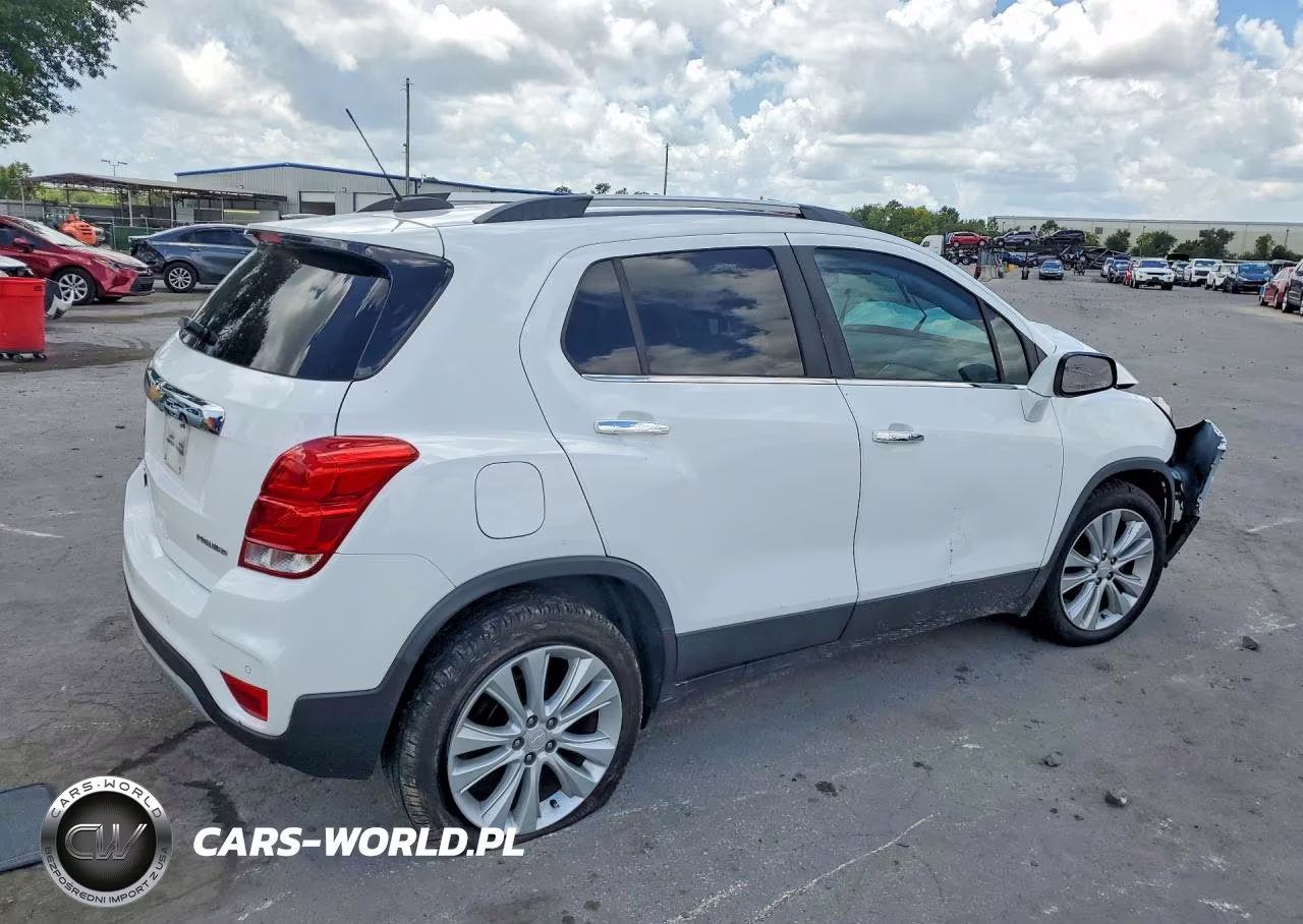 2020 Chevrolet Trax Premier VIN:3GNCJMSB2LL233425 - 3