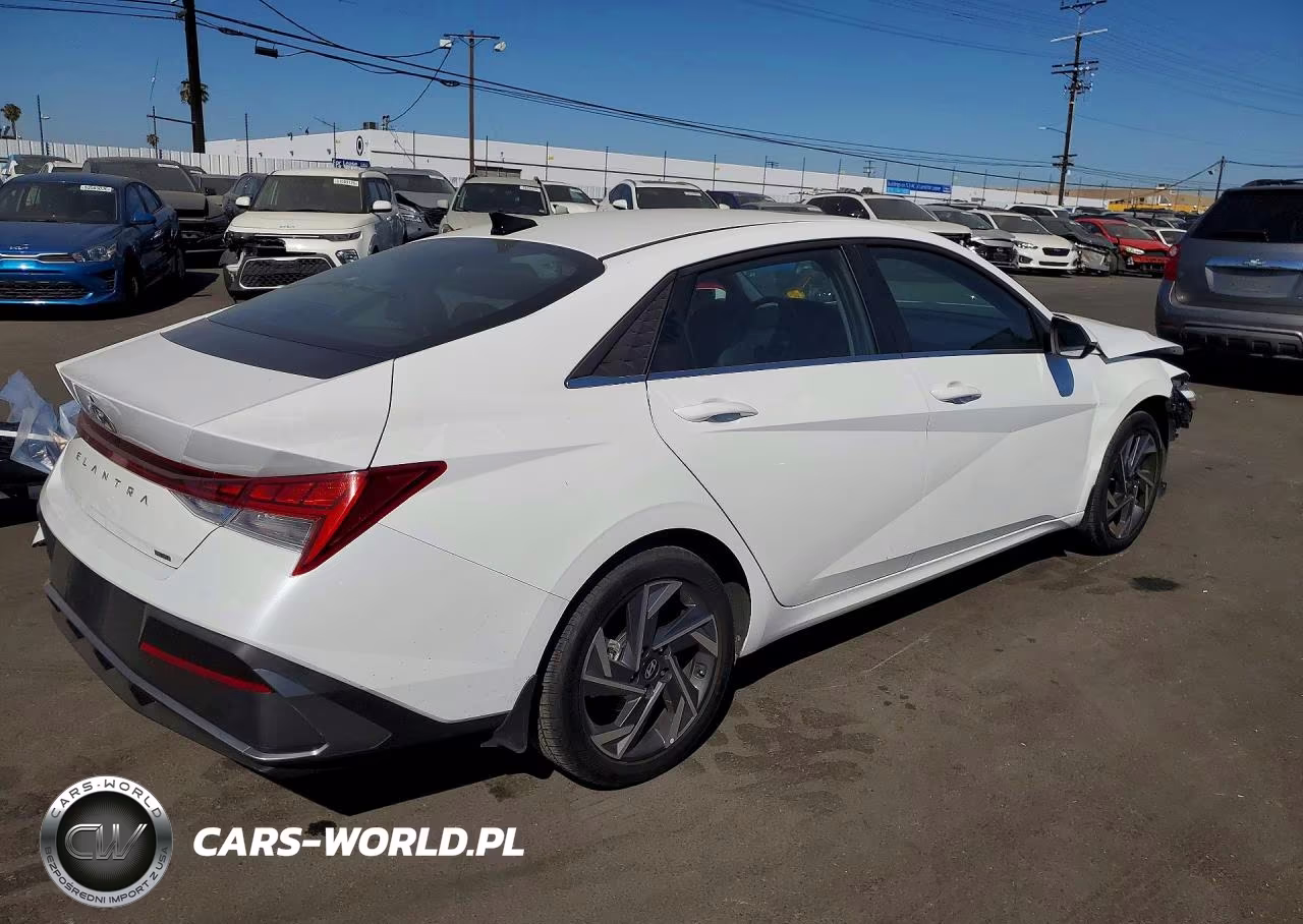 2025 Hyundai Elantra Limited VIN:KMHLN4DJ8SU141687 - 3