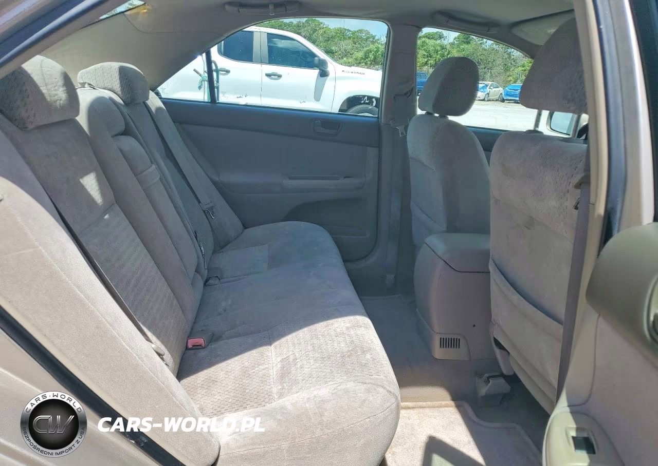 2002 Toyota Camry Le VIN:4T1BE32K82U635758 - 10