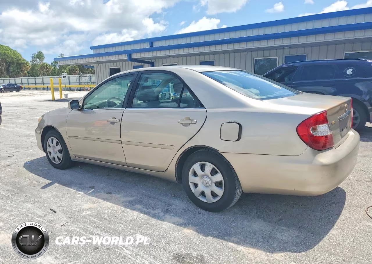 2002 Toyota Camry Le VIN:4T1BE32K82U635758 - 2