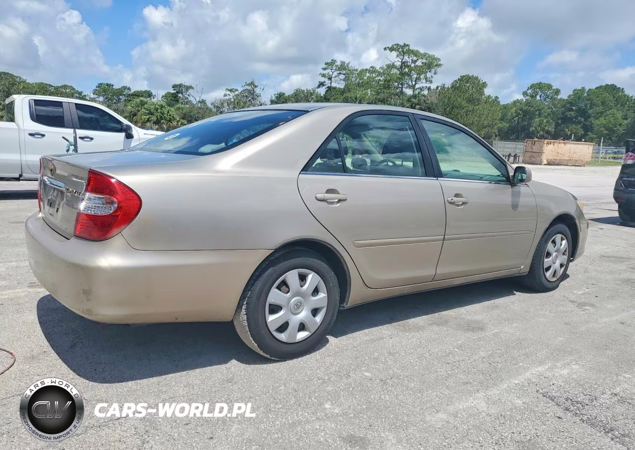2002 Toyota Camry Le VIN:4T1BE32K82U635758 - 3