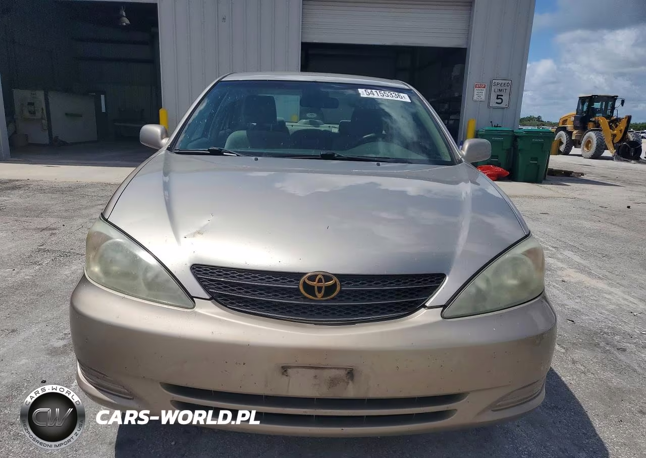 2002 Toyota Camry Le VIN:4T1BE32K82U635758 - 5