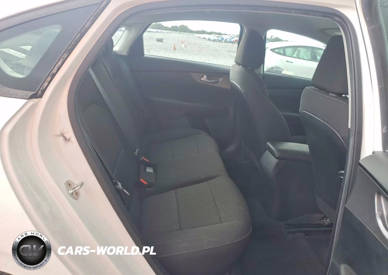 2019 Kia Forte Lxs VIN:3KPF24AD6KE027775 - 10
