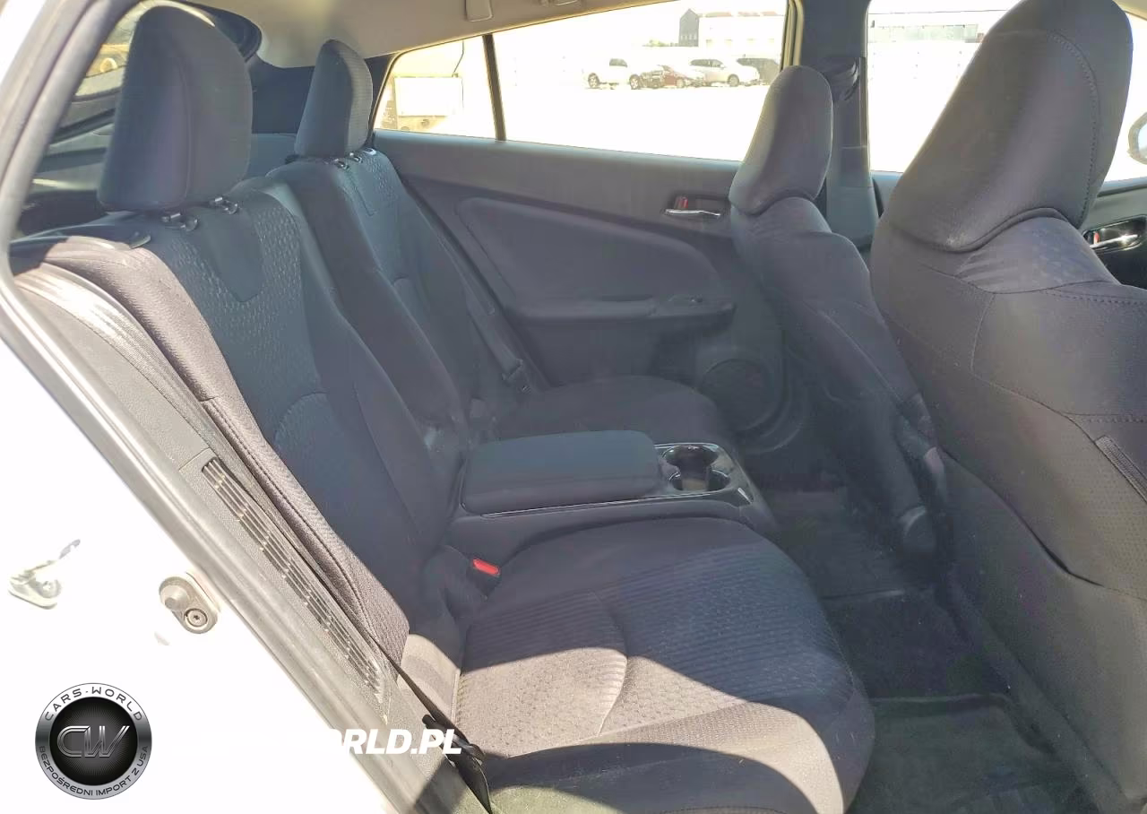 2017 Toyota Prius Prime Plus VIN:JTDKARFP7H3037619 - 10