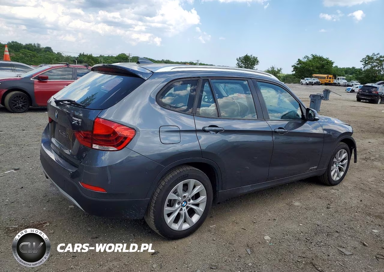 2013 BMW X1 xDrive28I VIN:WBAVL1C50DVR90633 - 3