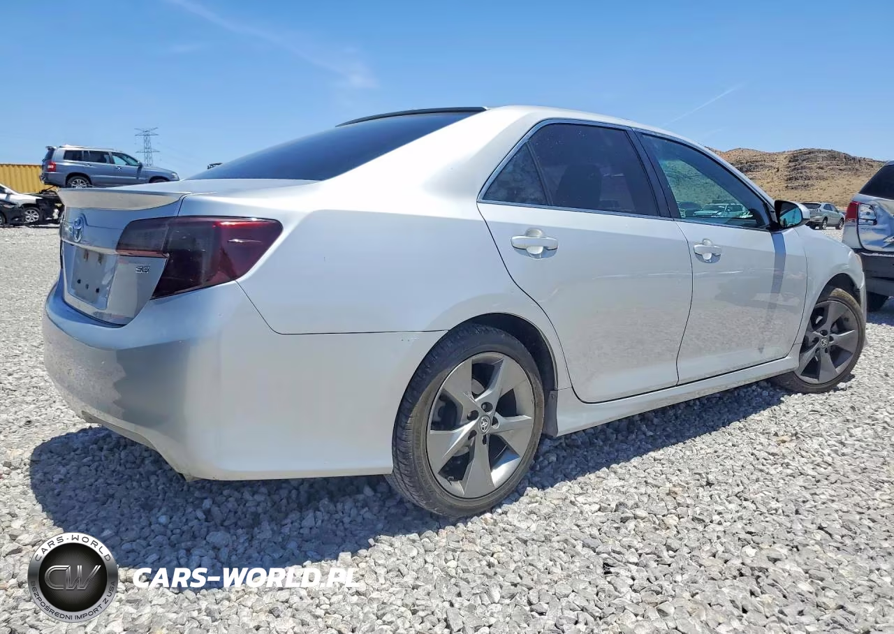 2014 Toyota Camry Se Sport VIN:4T1BF1FK1EU776753 - 3